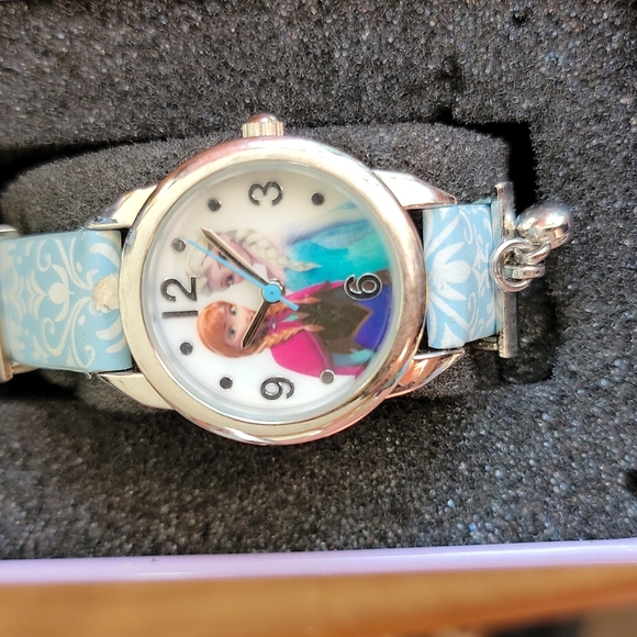 Kid's Frozen Watch - Picture 2 of 6
